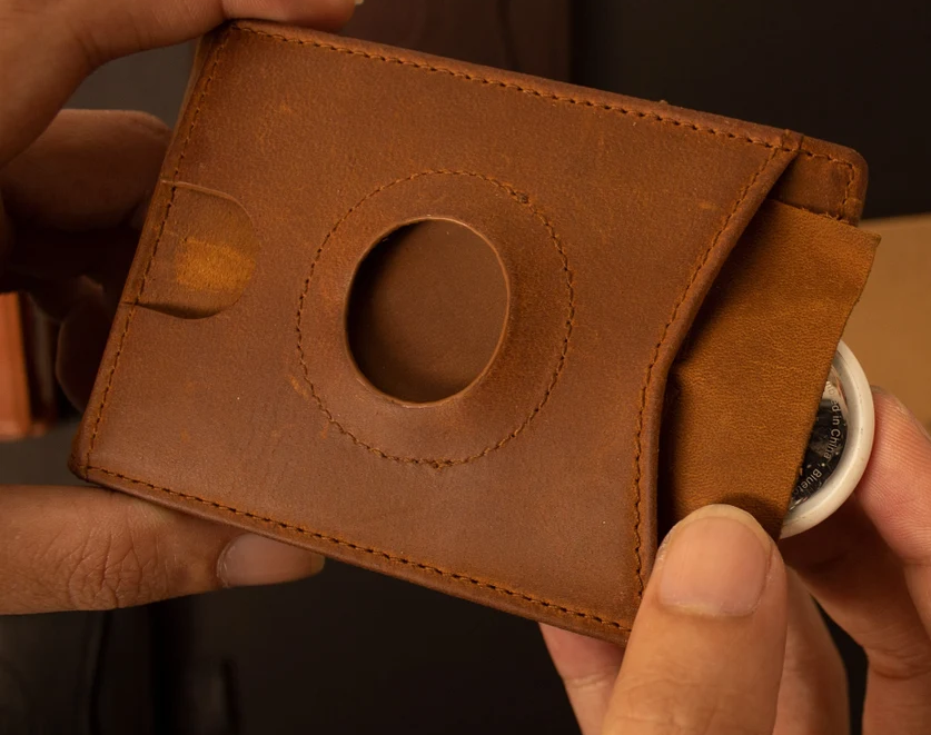 Benefits of Using an AirTag Wallet for Everyday Carry