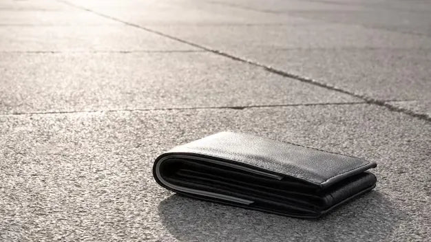 Defect Wallet The Facts About Lost Wallets and the Risks They Pose – Maven Wallets