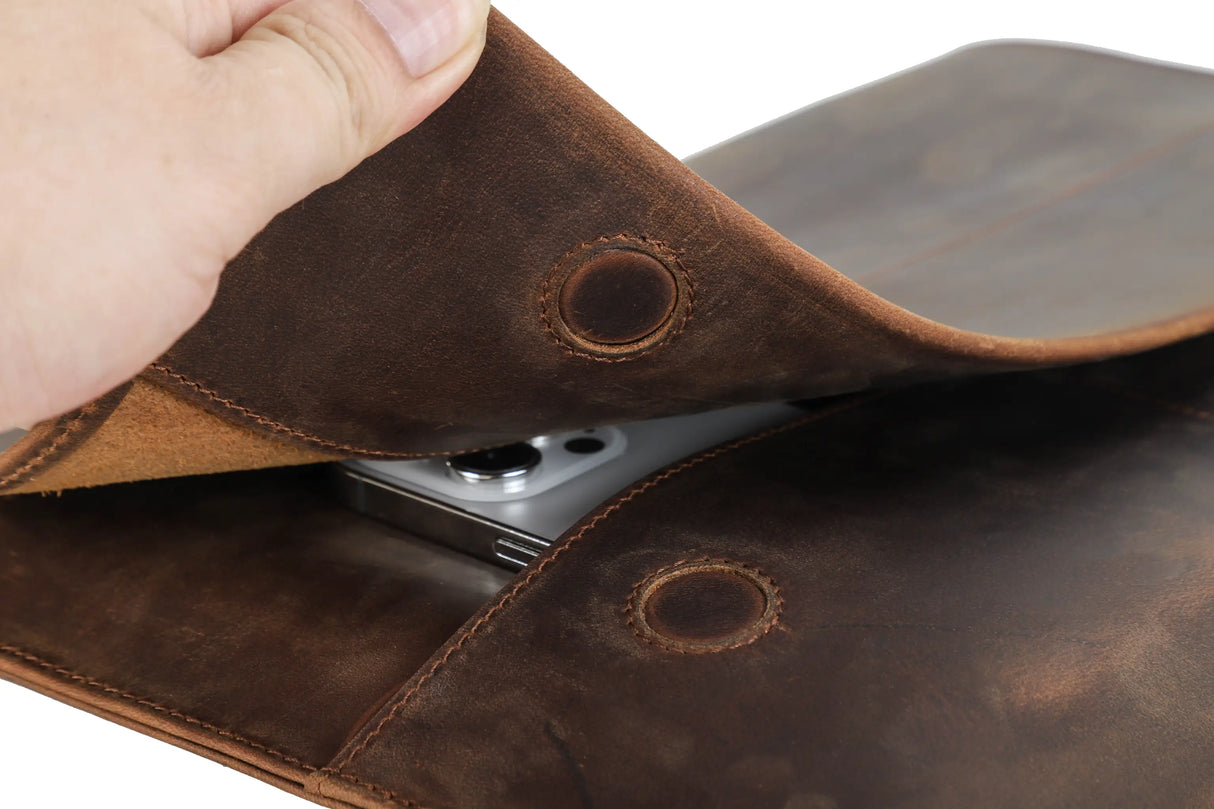 luxury-leather-laptop-sleeve-front-view-magnetic